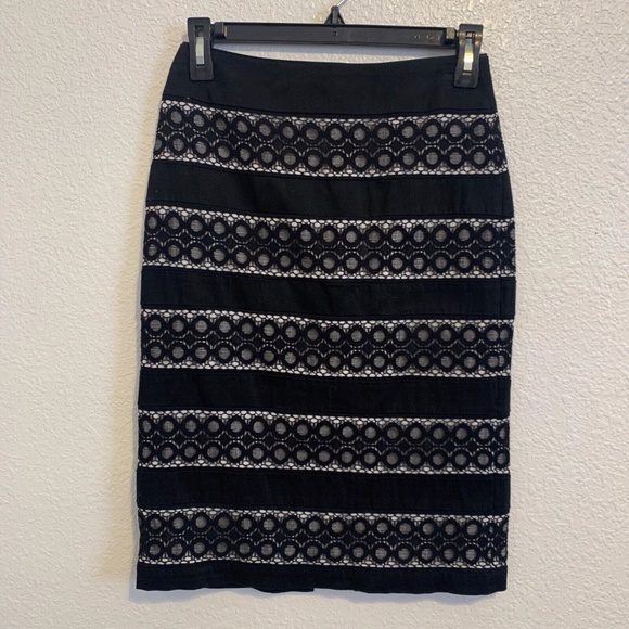 White House Black Market Black Circle Straight Pencil Skirt Women's Size 0 - Picture 1 of 10